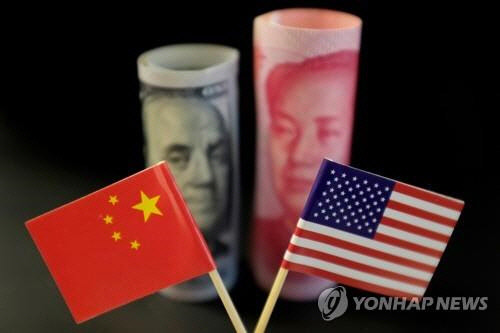 미국 달러화와 중국 위안화 지폐[로이터=연합뉴스]